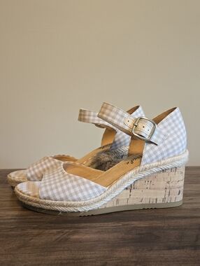 Life Stride Beige Gingham Wedge Sandals with Ankle Buckle Size 7W